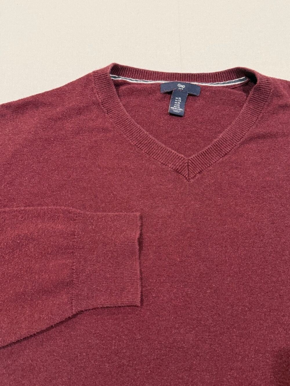 Gap Men’s XL Burgundy V-Neck Lightweight Knit Sweater Long Sleeve